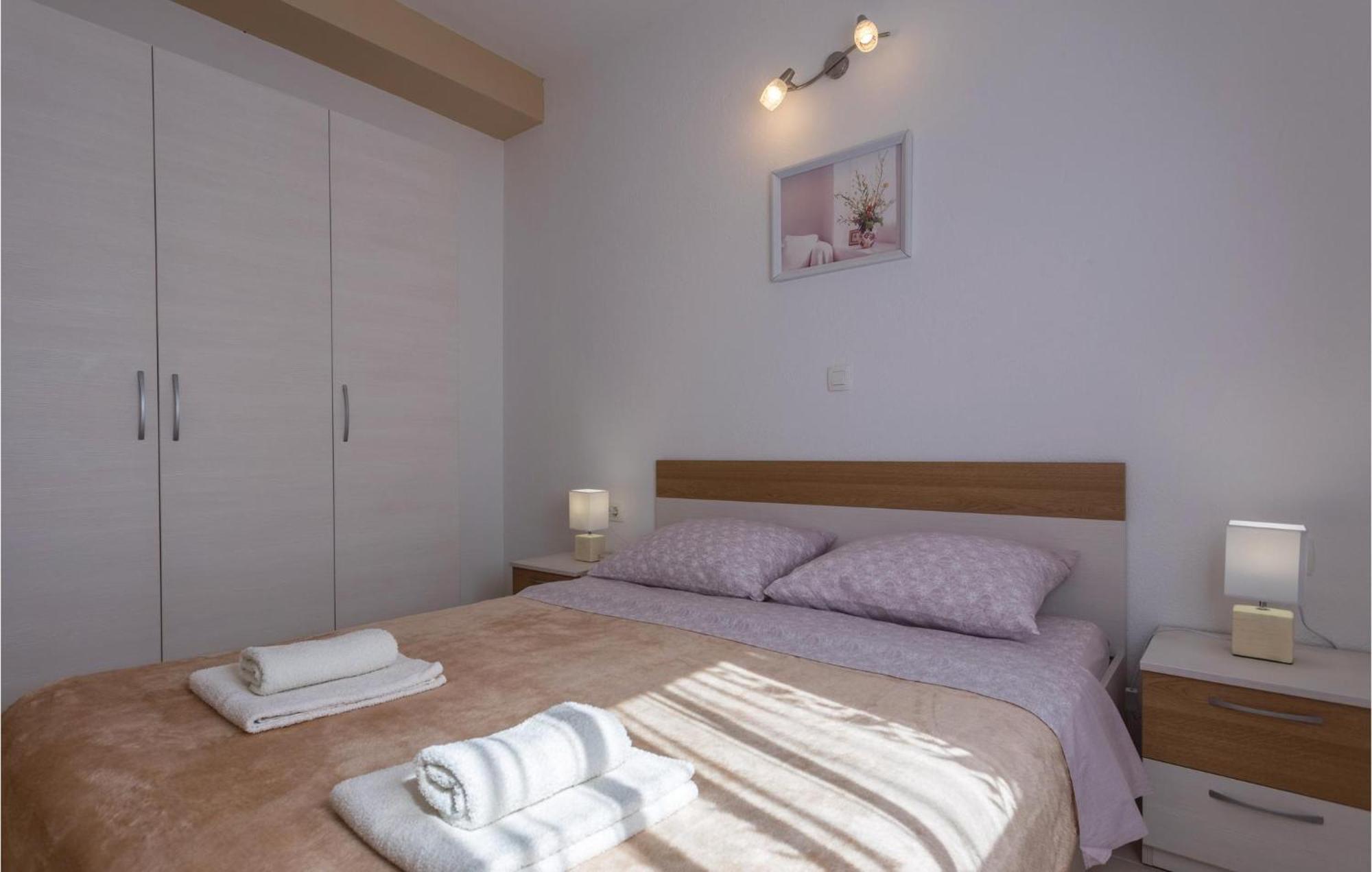 1 Bedroom Lovely Apartment In Komarna كليك المظهر الخارجي الصورة