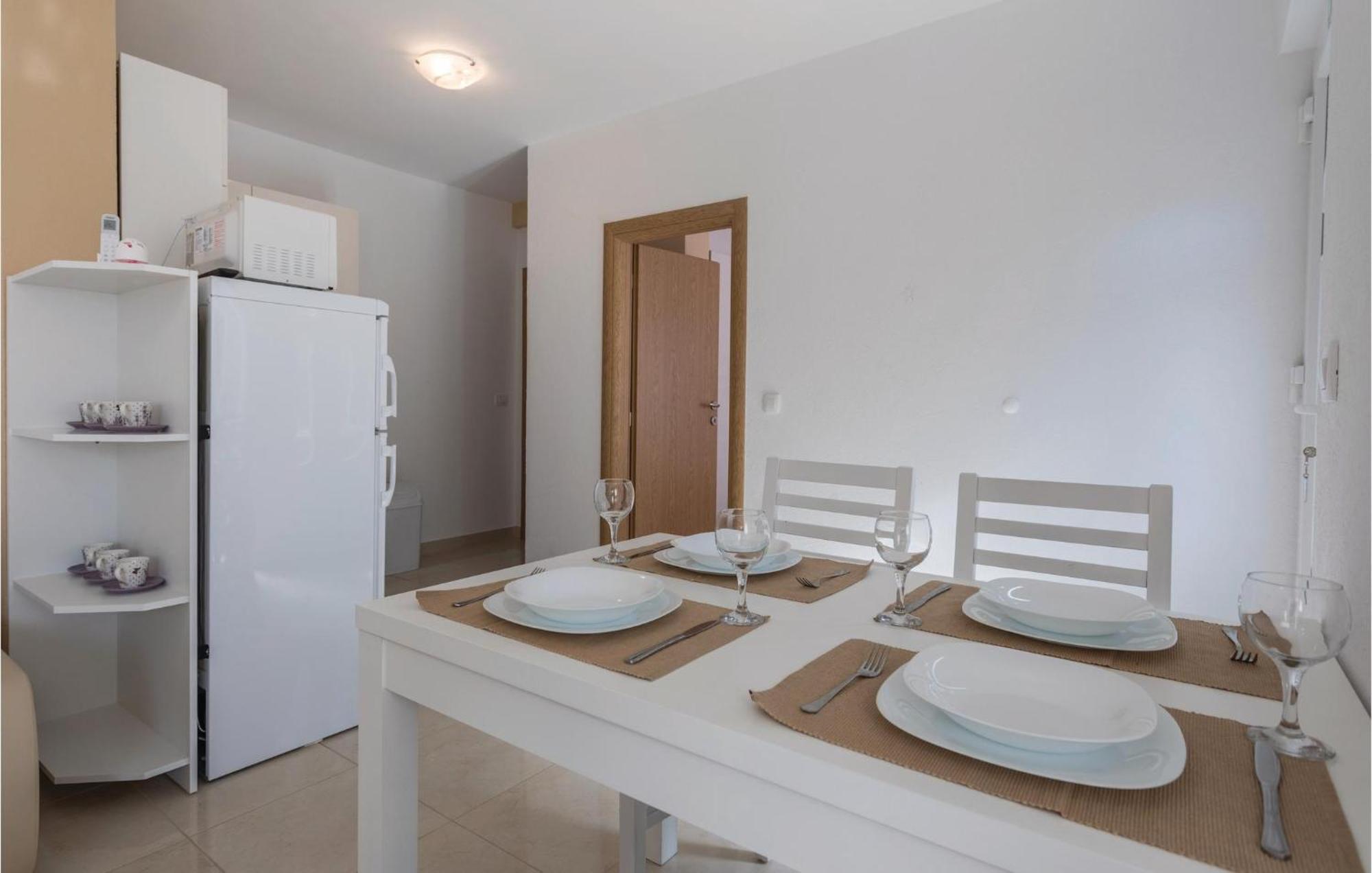 1 Bedroom Lovely Apartment In Komarna كليك المظهر الخارجي الصورة
