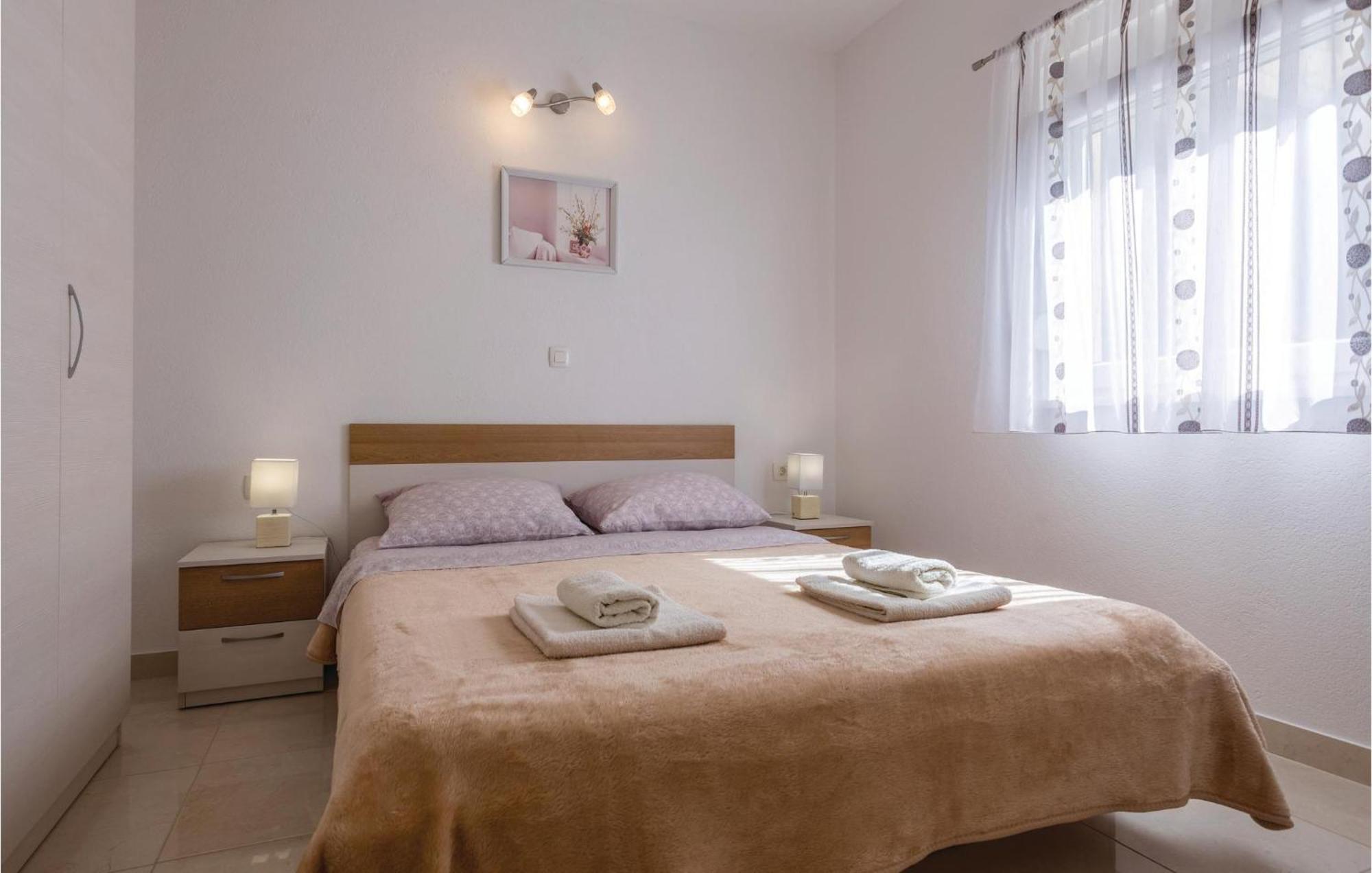 1 Bedroom Lovely Apartment In Komarna كليك المظهر الخارجي الصورة