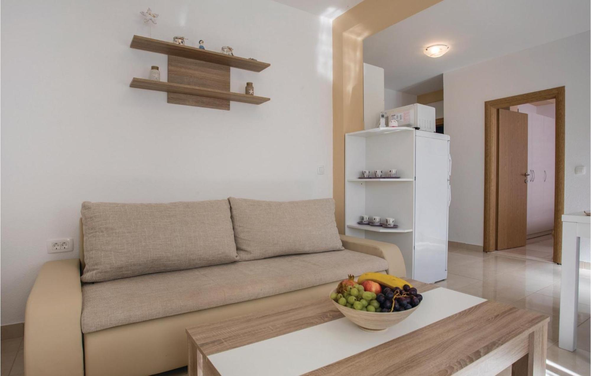 1 Bedroom Lovely Apartment In Komarna كليك المظهر الخارجي الصورة