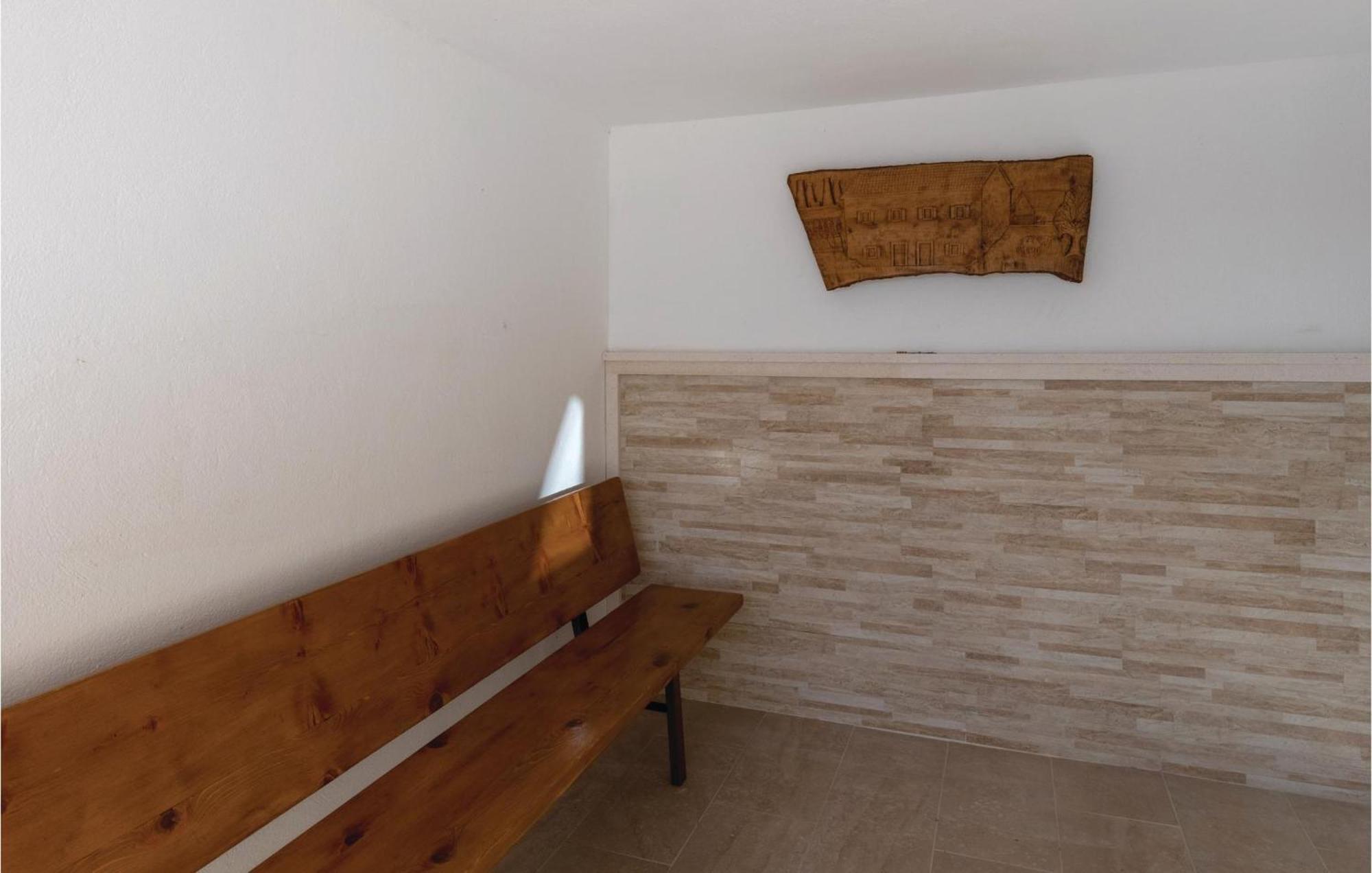 1 Bedroom Lovely Apartment In Komarna كليك المظهر الخارجي الصورة
