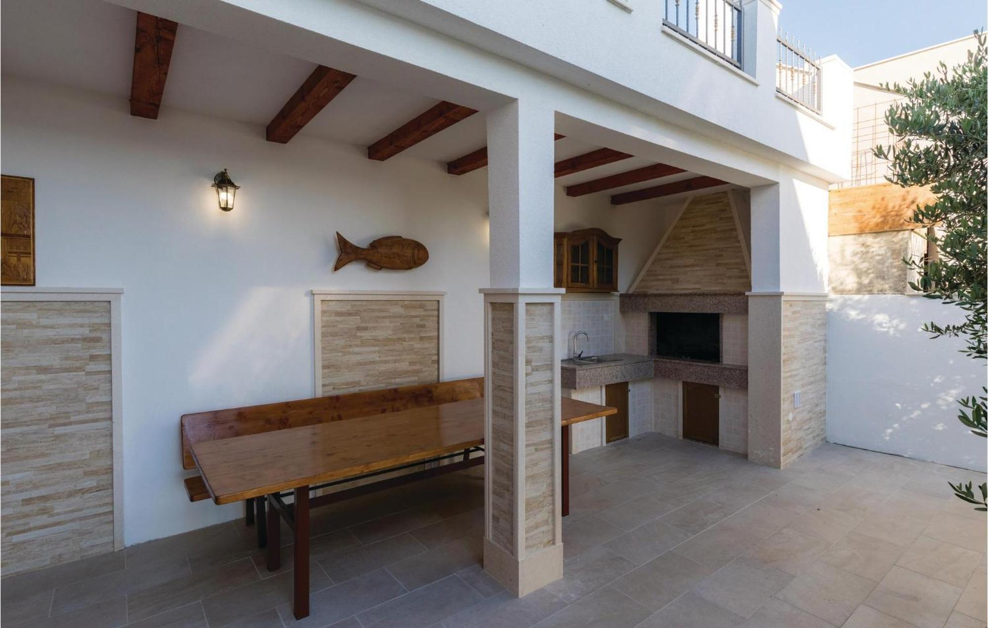 1 Bedroom Lovely Apartment In Komarna كليك المظهر الخارجي الصورة